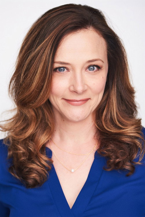 Anna Campbell as Gwen