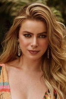 Rayanne Morais as Pietra Florenza