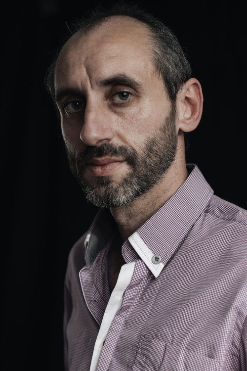 Flako Estévez as Lamas