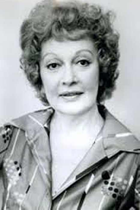 Golde Flami as María de Cailou