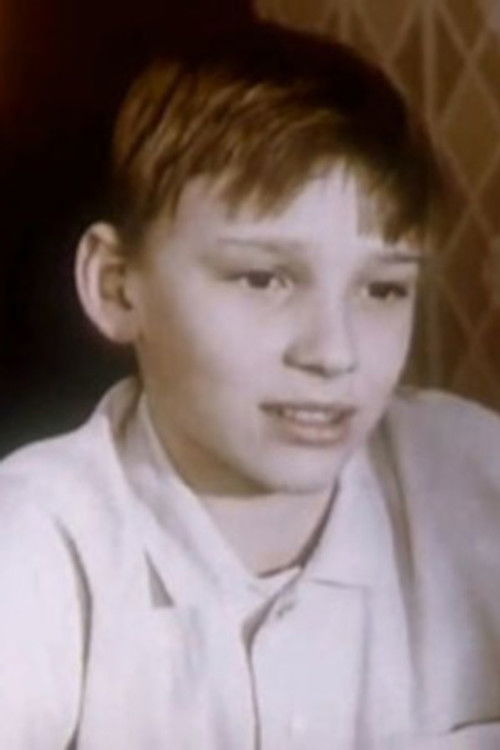 Nikolay Makrodchenko as "Шерлокхолмец"