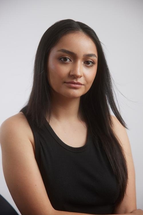 Catalina Ríos as Hija Sicario