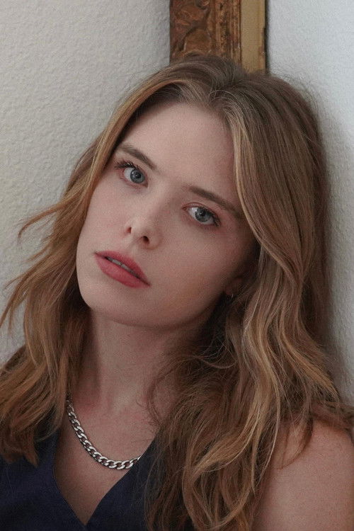 Maggie Budzyna as Kelly