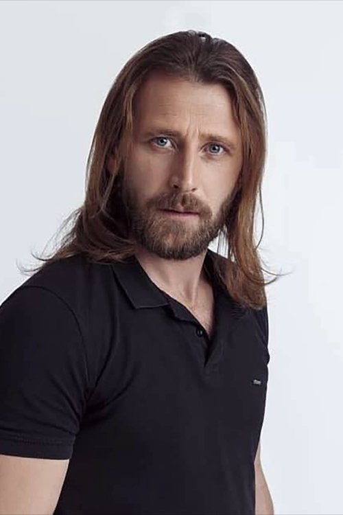 Safak Kilit as Metin koç