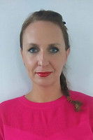 Marzena Sobczak as tall woman