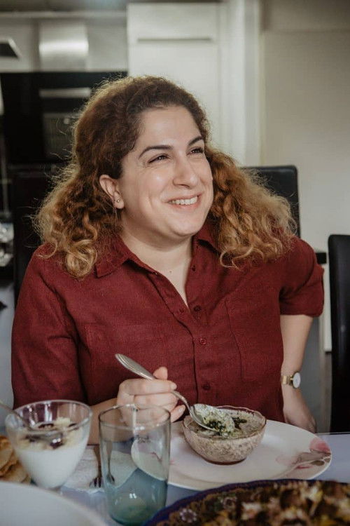 Beri Shalmashi as Peshmerga girl 1