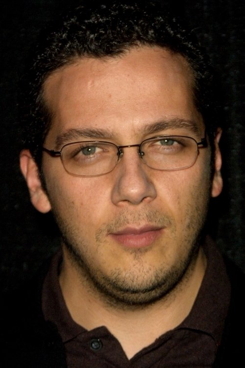 Víctor Huggo Martin as Carlos