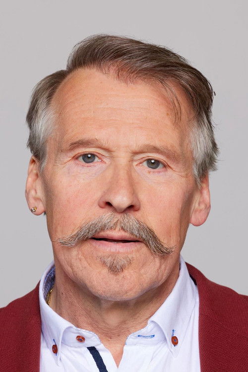 Al Ginter as Commissaire