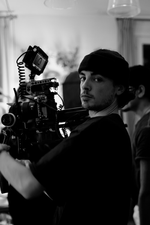 Louis Vignes as Homme 1