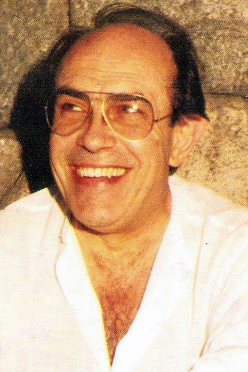 Alberto Segado as Padre Miranda