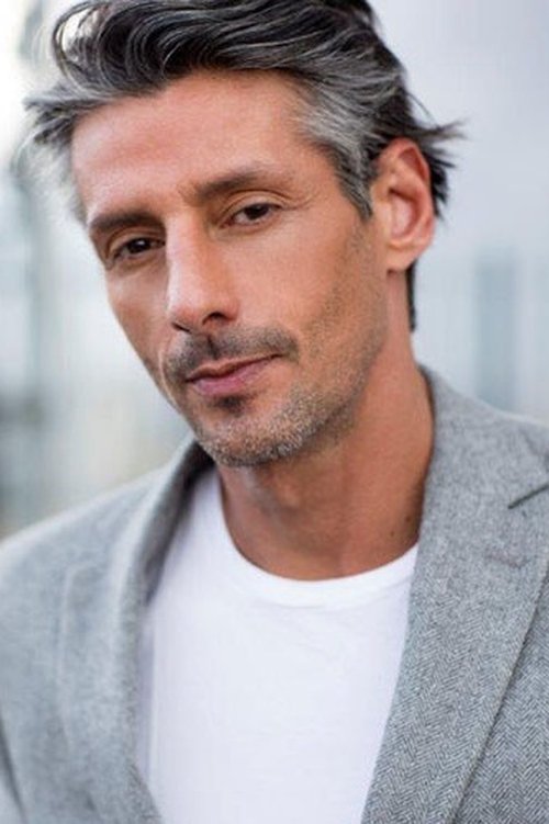 Alexandre Ell as Homem Olhar Sedutor1