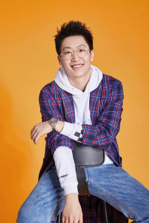 Zeyuan Guan as 管泽元