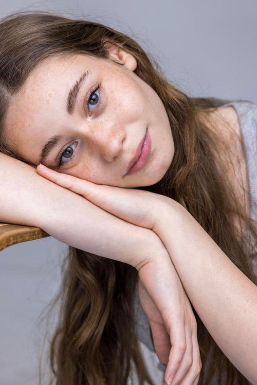 ירדן אריש as עמליה