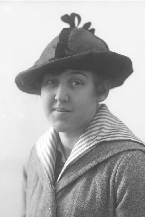 Guri Stormoen as Alvilde Tønnesen