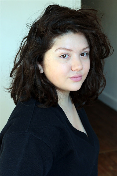 Talina Boyaci as Zoé