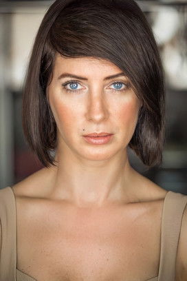 Annie Salomón as Karina's mother