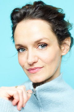 Céline Esperin as Solène