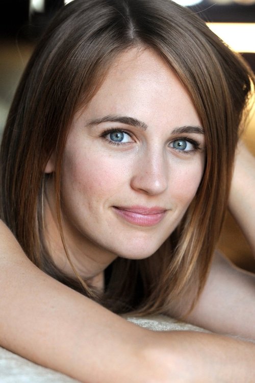 Sarah Thompson as Zoe