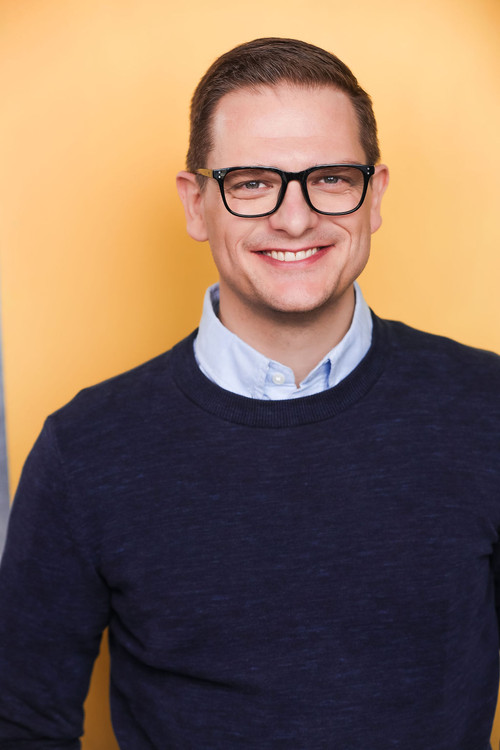 Gary Henderson as Male Reporter