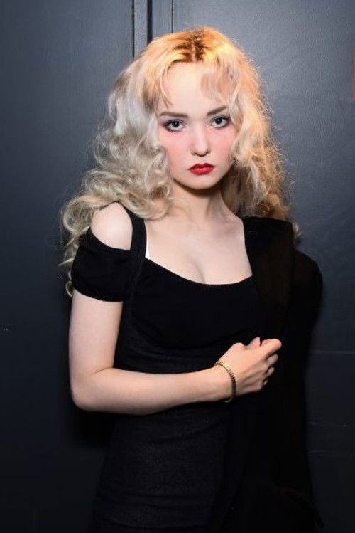 Zoé Schröter as Little Neal