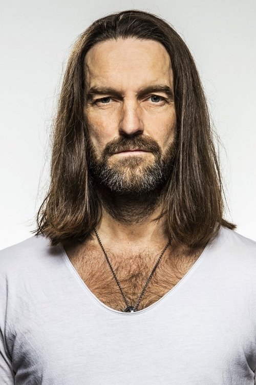 Gudmundur Thorvaldsson as Ellert