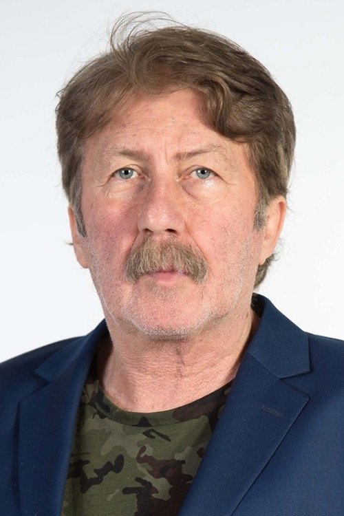 Cahit Kaşıkçılar as Yere Tüküren Adam