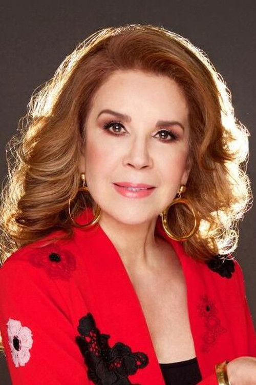 Guadalupe Pineda as Cantante