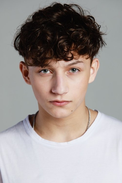 Tomás Benitez as Pipe