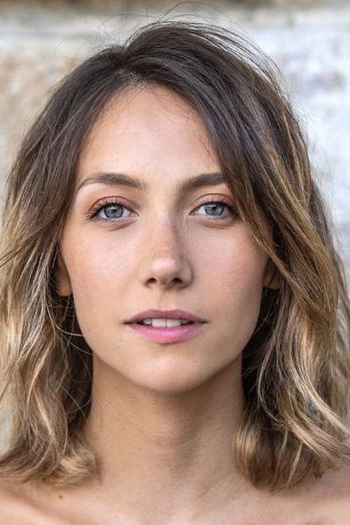 Anaïs Weill as Police Officer / Stylist