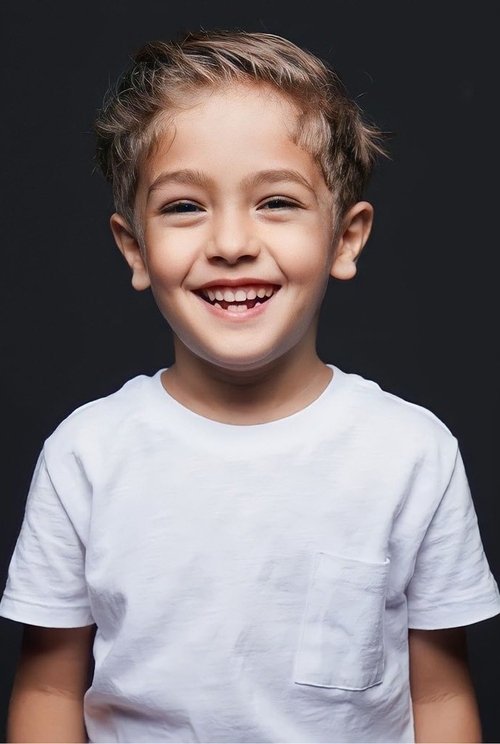 Yagiz Ali Zeyveli as Burak