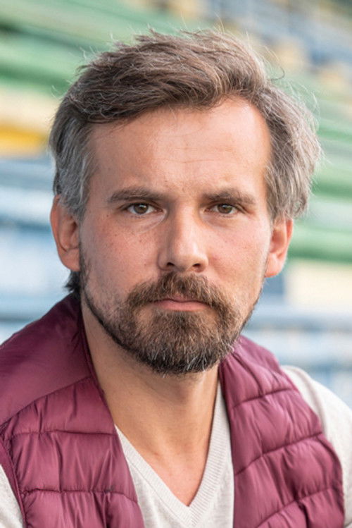 Thomas Kamenár as Evald Schnitzel/Evald Pálfy