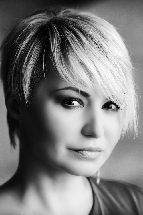 Katya Lel as anglichanka