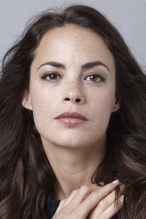 Bérénice Bejo as Maud
