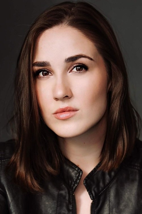 Sophie Bastelle as Mia