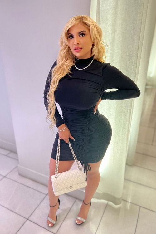 Vee Amorrr as Leslie (as Veronica Baldwin)