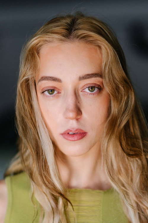 Selina Heindl as Maja Janisch