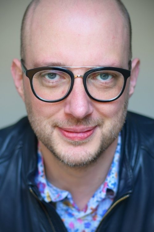 Raimund Berens as News Anchor (voice)