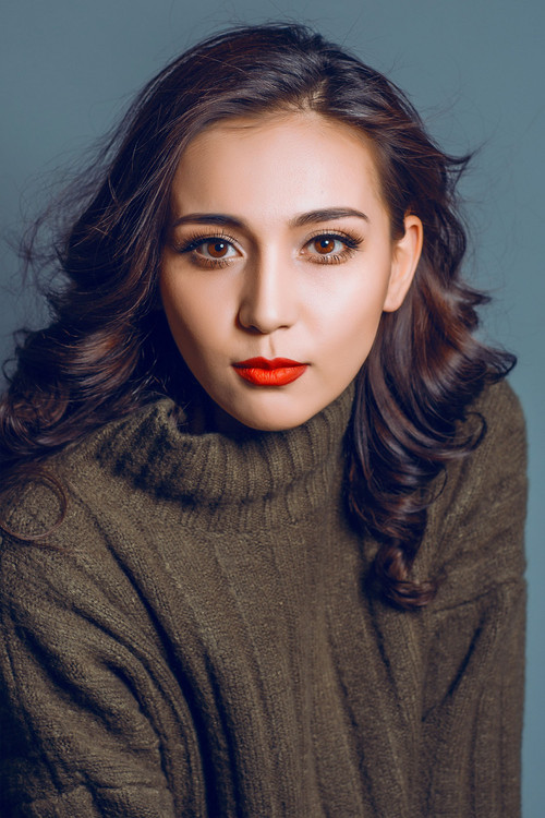 Zubayda Hasan as 阿娜尔罕