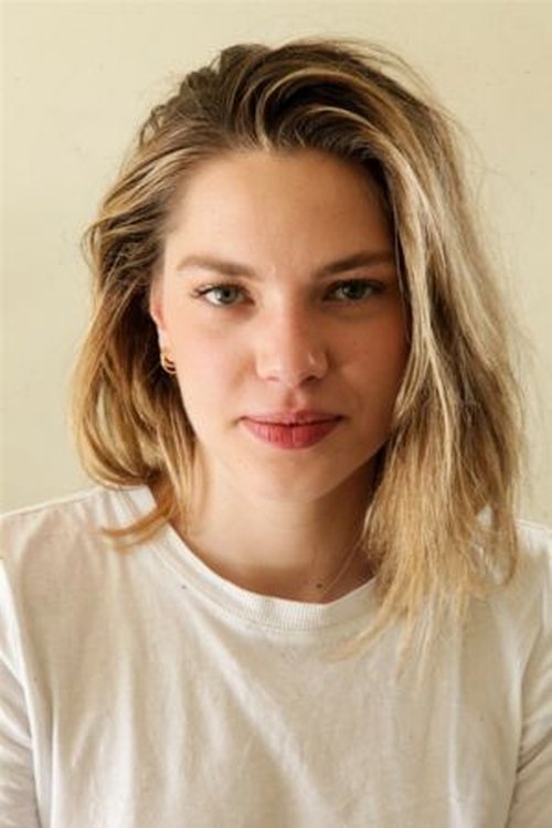 Ella Pellegrini as Antigone