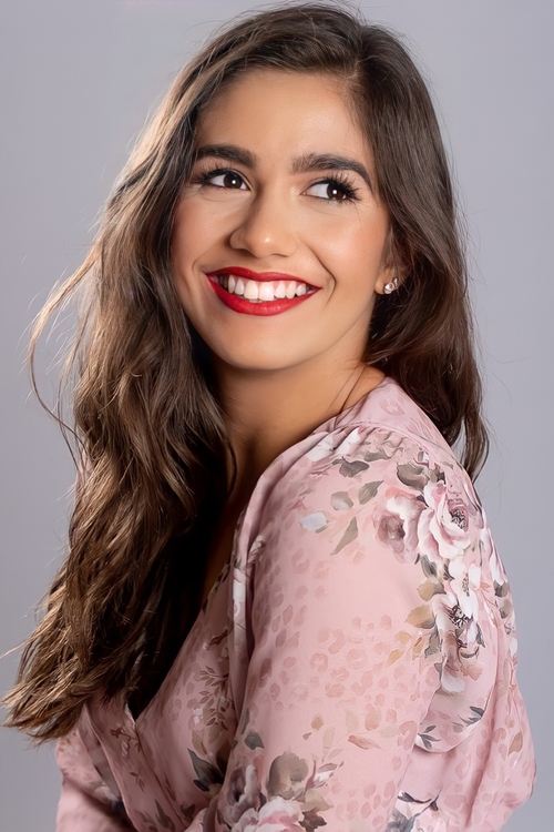 Reze-Tiana Wessels as Nina de Wet