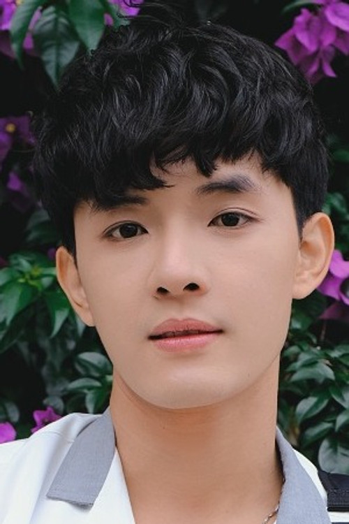 Tri Nguyễn as Chi Trung