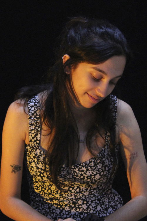 Julia Barbara as (voz)