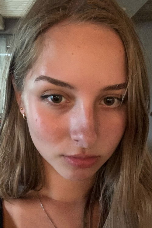 Nikola Kubešová as Valerie