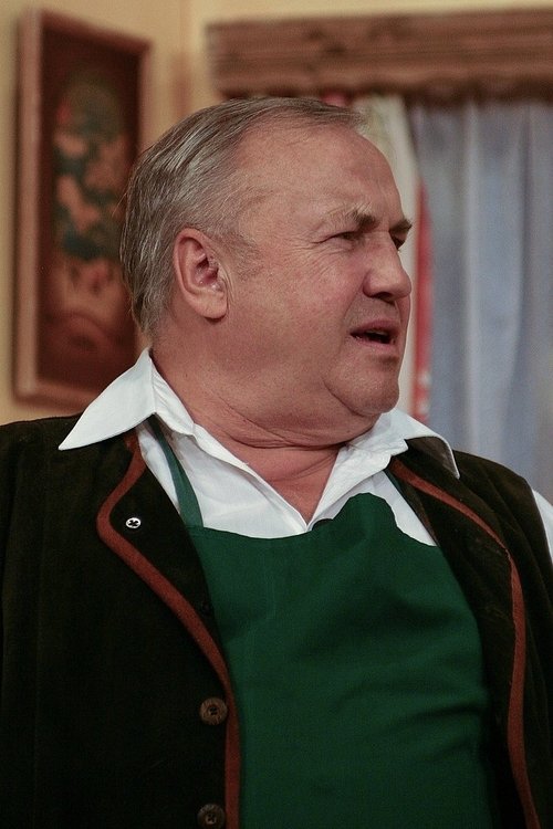 Manfred Maier as Bürgermeister Andreas Huber