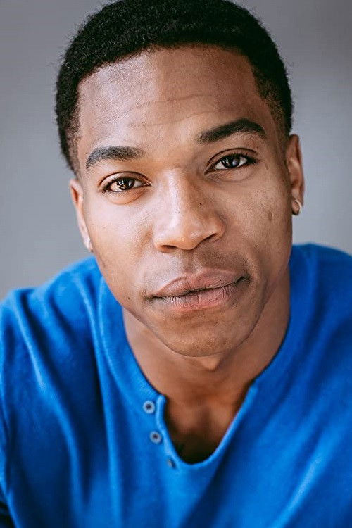 Elinet Louicius as Delivery man