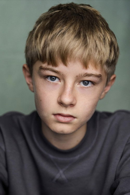 Louie Benjamin Potts as Urchin 1