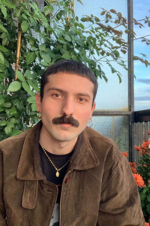 Pedro Lopes Brandine as Pai