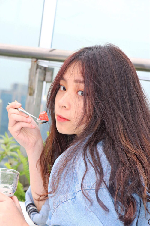 Huyền Diệp as Thuỳ Linh