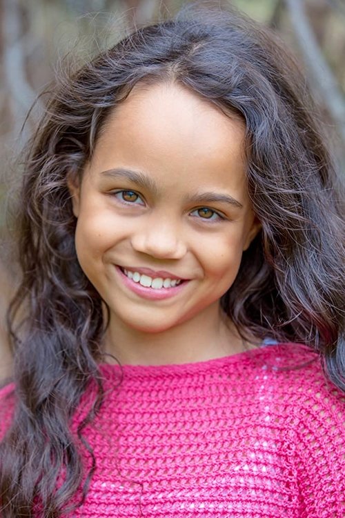 Chloe De Los Santos as Maggie