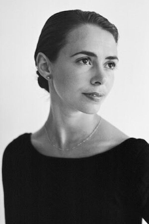 Natasha Oughtred as Hen